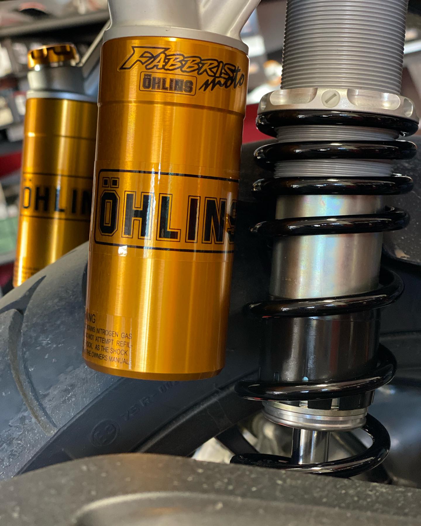 Alla Fabbris Moto anche gli honda SH montano sospensioni Ohlins! @ohlinsracingmo...